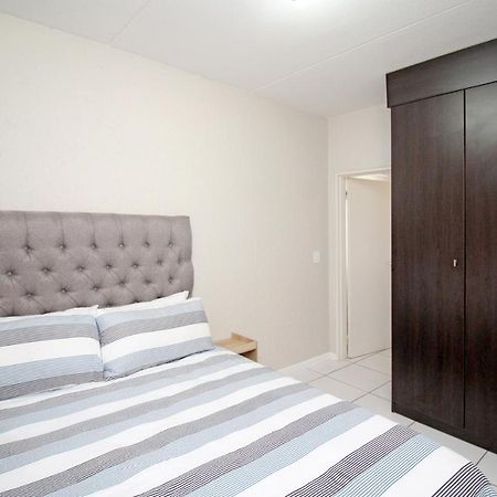 Greenwich 2 Bedroom 2 Bath Serv Apart With 24Hrs Electricity แซนด์ตัน ภายนอก รูปภาพ